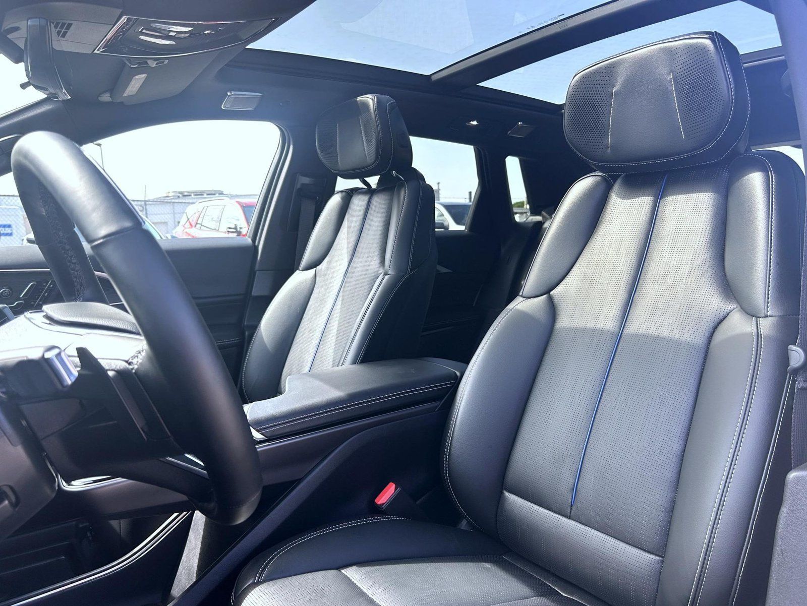 Certified 2026 Cadillac Lyriq Premium Luxury w/ LPO, Floor Liner Package AWD/4WD image 17