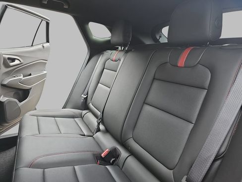 Certified 2024 Chevrolet Trax RS FWD image 17