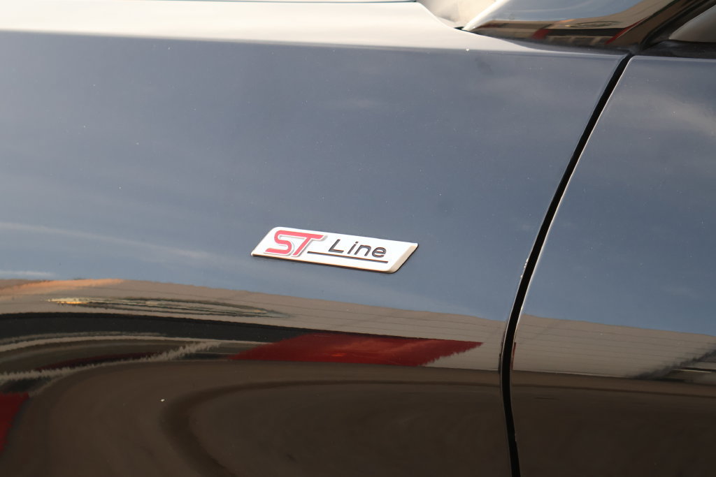 Used 2022 Ford Explorer ST-Line RWD image 3