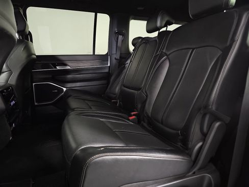Used 2024 Jeep Wagoneer Series II w/ Flexible Seating Group RWD image 12