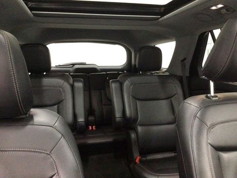 Used 2022 Ford Explorer Limited w/ Class IV Trailer Tow Package AWD/4WD image 12