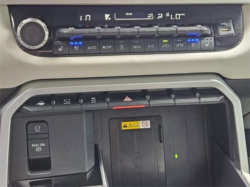 Used 2024 Toyota Sequoia Capstone image 19