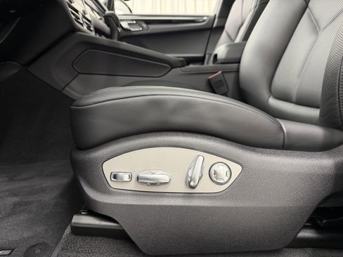 Certified 2026 Porsche Macan AWD/4WD image 31