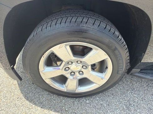 Used 2018 Chevrolet Suburban LT AWD/4WD image 10