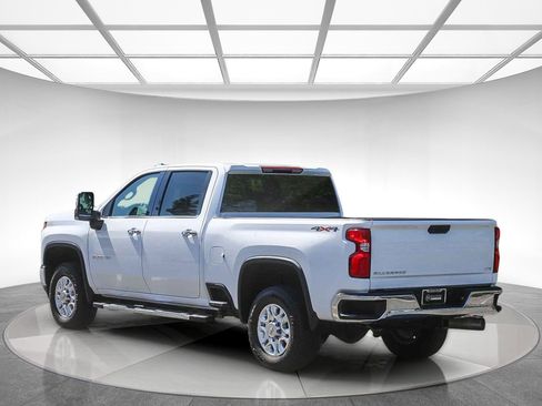 Used 2023 Chevrolet Silverado 2500 LTZ AWD/4WD image 2