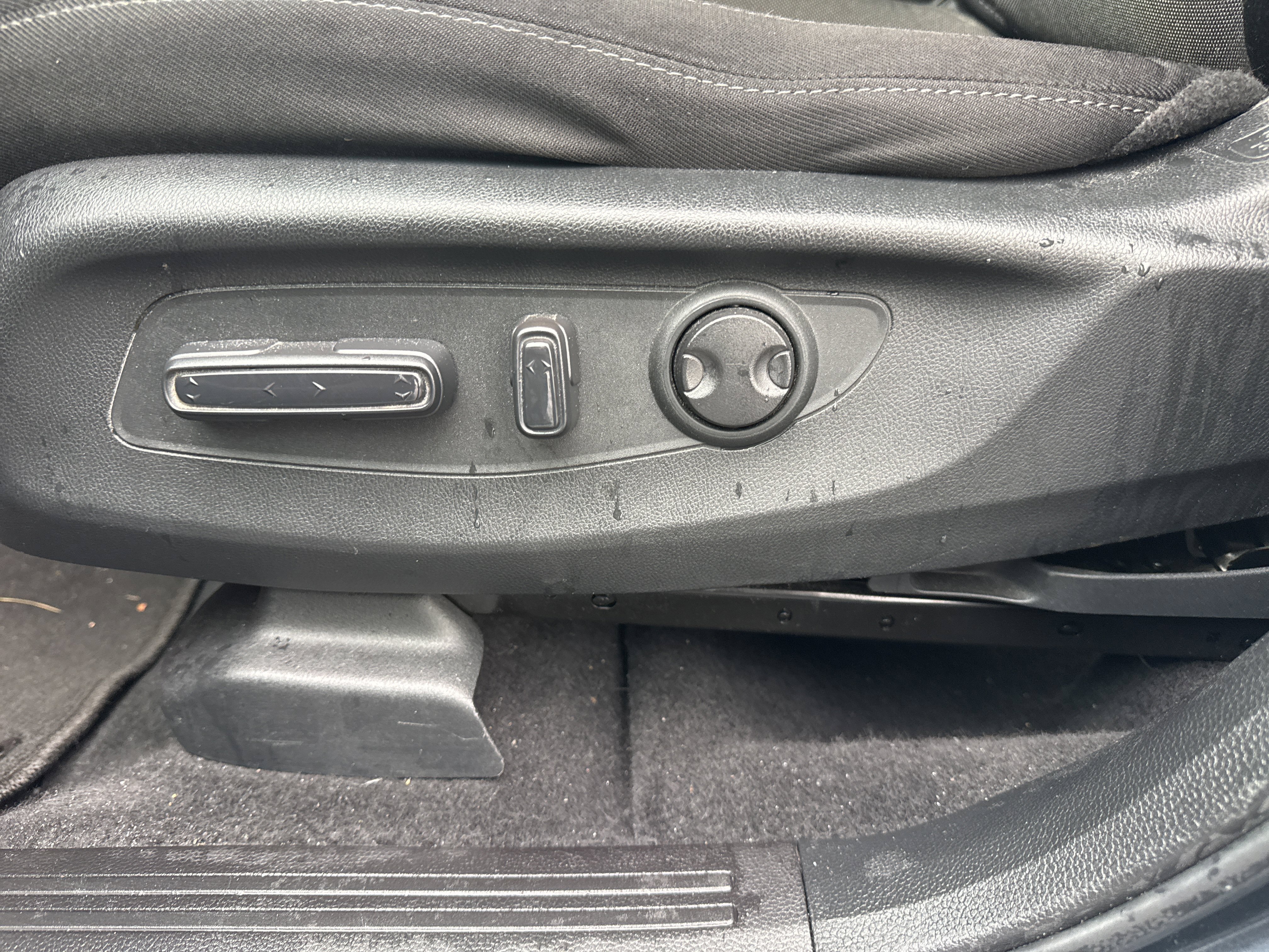 Used 2025 Honda CR-V EX image 11
