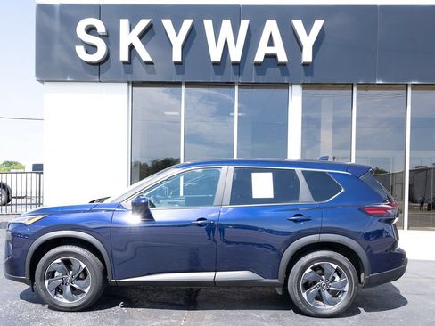 Used 2025 Nissan Rogue SV FWD image 2