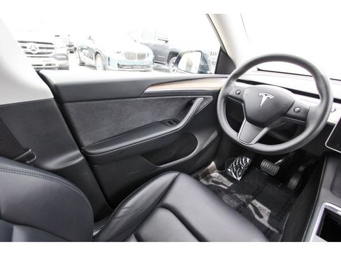 Used 2024 Tesla Model Y Long Range RWD image 8