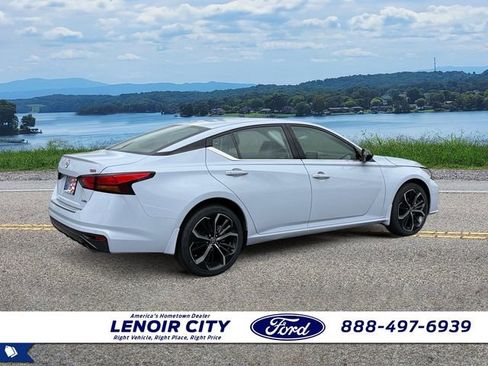 Used 2023 Nissan Altima 2.5 SR AWD/4WD image 3