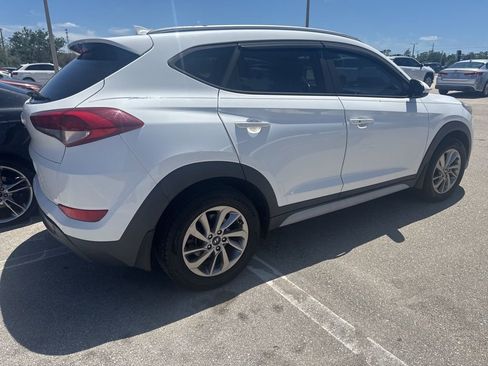 Used 2017 Hyundai Tucson SE Plus image 2