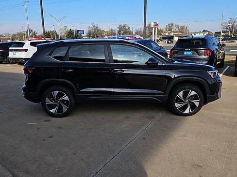 New 2026 Volkswagen Taos SE AWD/4WD image 4
