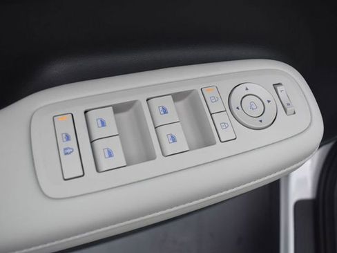 Used 2025 Hyundai Santa Fe Limited image 9