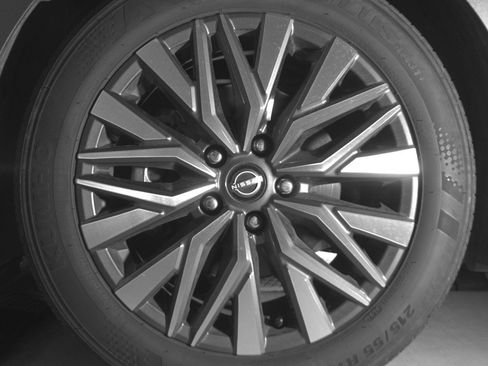 Used 2025 Nissan Altima 2.5 SV FWD image 12