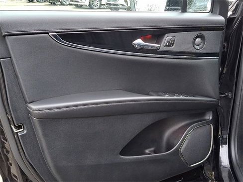 Certified 2023 Lincoln Nautilus Reserve w/ Equipment Group 201A image 12