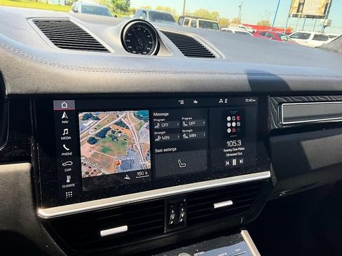 Used 2020 Porsche Cayenne Turbo AWD/4WD image 19