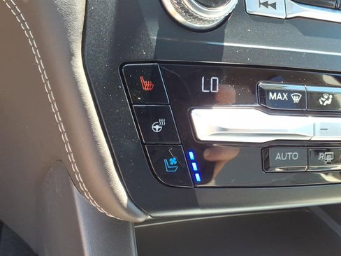 Used 2020 Ford Explorer Platinum w/ Premium Technology Package AWD/4WD image 22