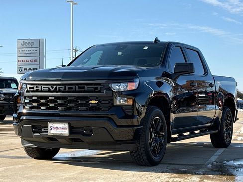 Used 2026 Chevrolet Silverado 1500 Custom image 3