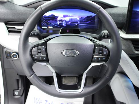 Used 2025 Ford Explorer Platinum w/ Ultimate Package image 18