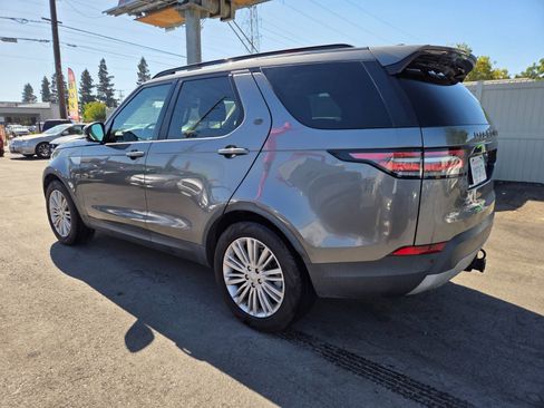 Used 2017 Land Rover Discovery HSE AWD/4WD image 2