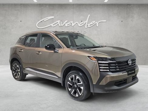 New 2026 Nissan Kicks SV image 2