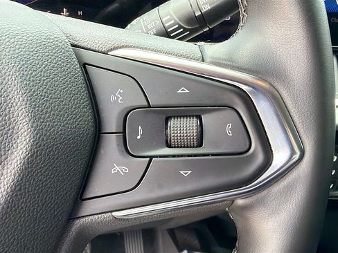 Used 2025 Chevrolet Trax LT w/ LT Convenience Package FWD image 36