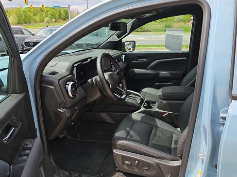 Used 2025 Chevrolet Colorado Z71 w/ Technology Package image 7