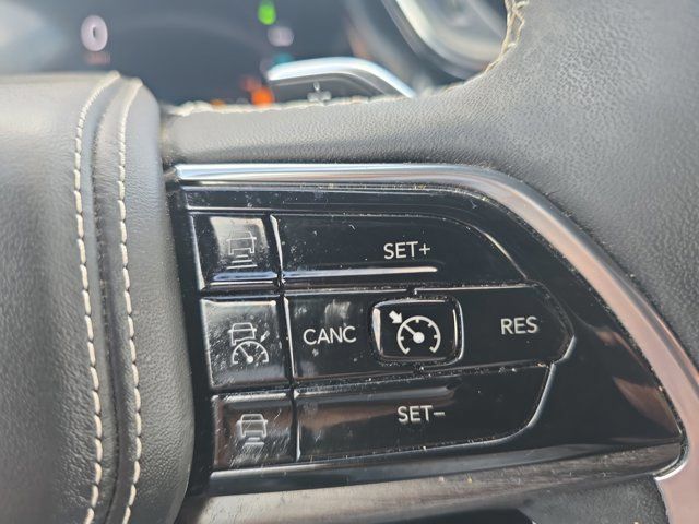 Used 2022 Jeep Grand Cherokee Overland w/ Luxury Tech Group IV AWD/4WD image 32