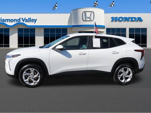 Used 2024 Chevrolet Trax LS w/ LS Convenience Package image 7