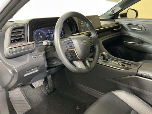 Used 2023 Toyota Crown Platinum image 26