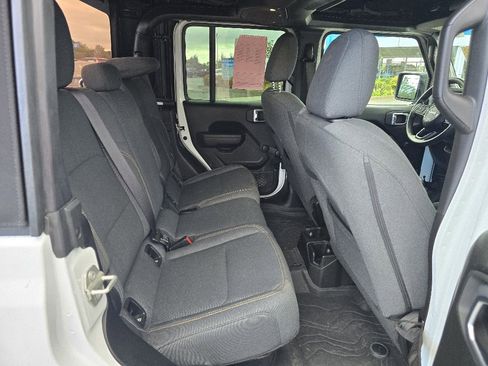 Used 2024 Jeep Gladiator Sport image 13