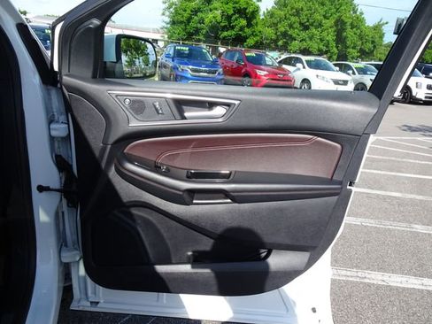 Used 2020 Ford Edge Titanium w/ Equipment Group 301A AWD/4WD image 17