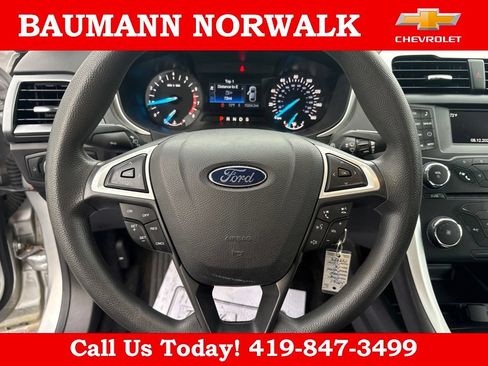 Used 2015 Ford Fusion SE FWD image 17
