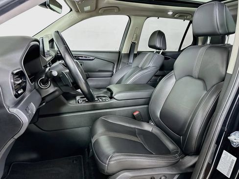 Certified 2025 Honda Pilot Touring image 8