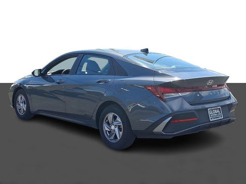Used 2024 Hyundai Elantra SE FWD image 5