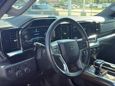 Used 2023 Chevrolet Silverado 1500 RST w/ Redline Edition AWD/4WD image 11