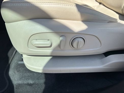 Used 2019 Buick Enclave Essence FWD image 16