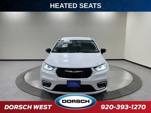 Used 2025 Chrysler Pacifica Select FWD image 3