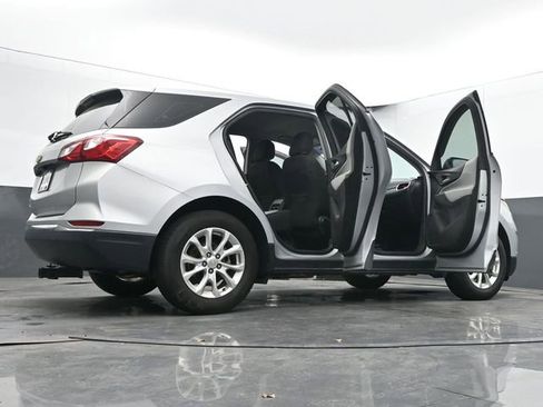 Used 2018 Chevrolet Equinox LS FWD image 70