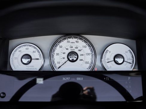 Used 2016 Rolls-Royce Dawn image 59