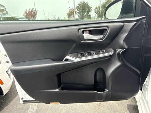 Used 2016 Toyota Camry LE image 18