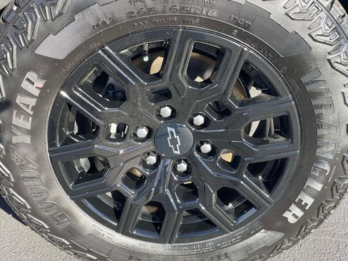 Used 2024 Chevrolet Colorado Trail Boss w/ Advanced Trailering Package image 7