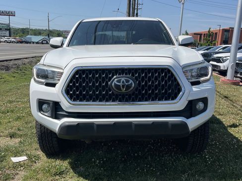 Used 2018 Toyota Tacoma TRD Off-Road AWD/4WD image 2