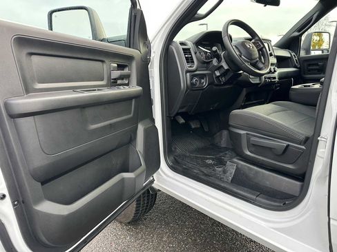Used 2024 RAM 2500 Tradesman w/ Chrome Appearance Group image 20