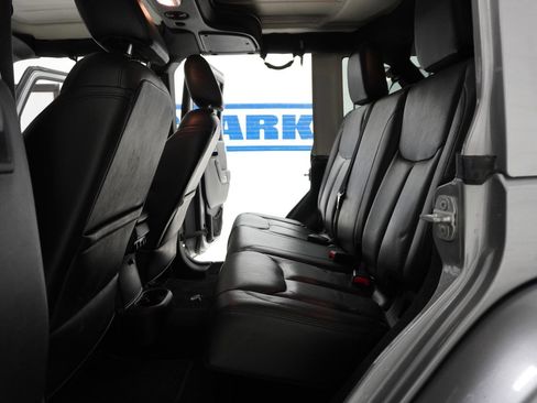 Used 2015 Jeep Wrangler Altitude image 28