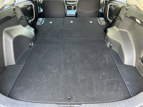 Used 2025 Toyota RAV4 XLE AWD/4WD image 19