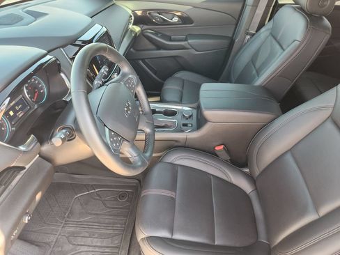Used 2023 Chevrolet Traverse RS w/ LPO, Floor Liner Package FWD image 8