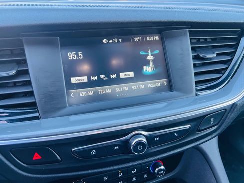 Used 2018 Buick Regal Preferred image 32