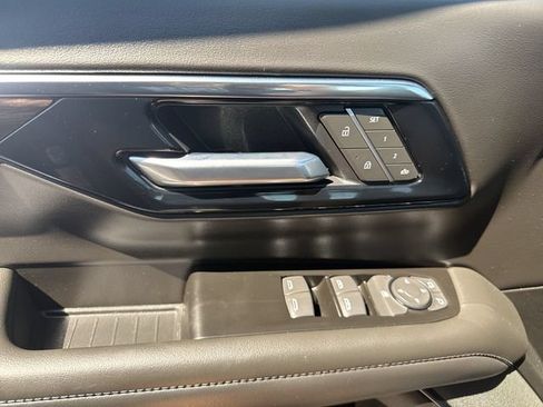 Used 2026 Chevrolet Tahoe Z71 AWD/4WD image 13