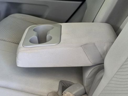 Used 2016 Toyota Highlander LE FWD image 10