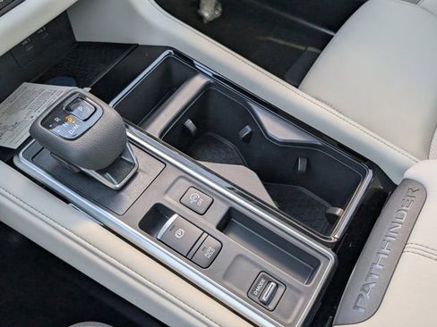 New 2026 Nissan Pathfinder SL w/ SL Premium Package FWD image 15